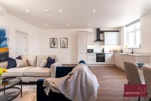 A seating area at Dorking - Brand New 1 Bedroom Apartment