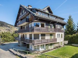 ムジェーヴにあるAppartement Megève, 3 pièces, 4 personnes - FR-1-453-47の大きな木造家屋