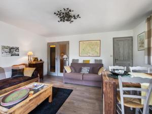 Appartement Megève, 2 pièces, 4 personnes - FR-1-453-56にあるシーティングエリア