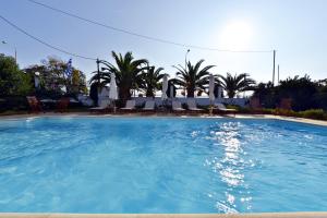 Bazén v ubytovaní Kavala Beach Hotel apartments alebo v jeho blízkosti