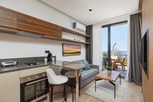 Kuchyň nebo kuchyňský kout v ubytování Bayview Hills Luxury Residences