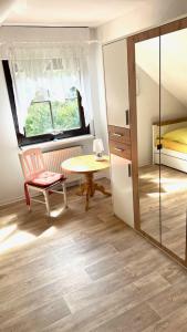 Ein Bett oder Betten in einem Zimmer der Unterkunft Ferienwohnung Stockrose