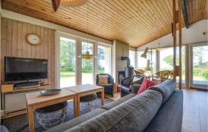 Posezení v ubytování Lovely Home In Ebeltoft With Sauna