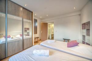 מיטה או מיטות בחדר ב-L'Ecrin Secret des Capucins