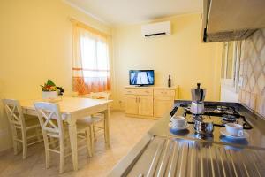 Kuchyň nebo kuchyňský kout v ubytování Relaxing Le Residenze del Maria Rosaria no2210 sleeps 3 persons + 20 fotografií