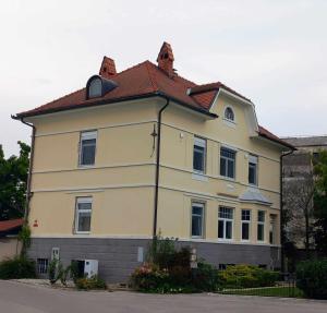 a large yellow house with a red roof at Apartment Lan in Homec