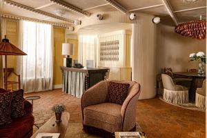 Château des Fleurs Hôtel & Spa Paris的休息区