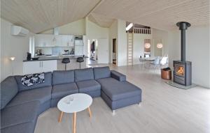 Area tempat duduk di 4 Bedroom Stunning Home In Lgstrup