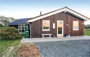 FjerritslevにあるAwesome Home In Fjerritslev With 3 Bedrooms, Sauna And Wifiの小さな家