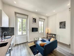 TV a/nebo společenská místnost v ubytování Appartement confortable Lyon Part Dieu Felix 1