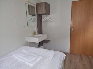 Postel nebo postele na pokoji v ubytování Litla-Hof Guesthouse