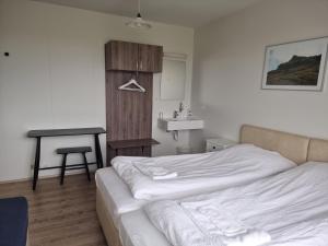 Postel nebo postele na pokoji v ubytování Litla-Hof Guesthouse