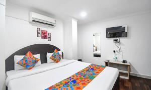A bed or beds in a room at Stay Kiya Royal Oak