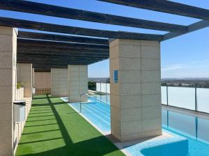 The swimming pool at or close to GATU PREMIUM Marismas, terraza, parking, piscina común y aire acc , " Preferente mayores de 25 años y familias " Még 28 kép
