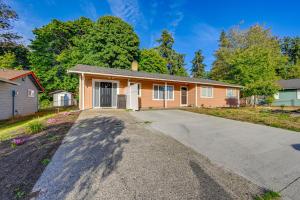 a house with a driveway in front of it at Washington Vacation Rental Near Seattle and Tacoma in Des Moines