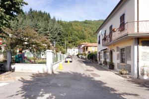 a car driving down a street next to a building at Ca' Lina in Licciana Nardi