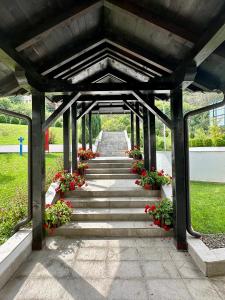 Aed väljaspool majutusasutust 4R Apartman 250m from Gondola