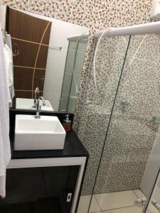 a bathroom with a sink and a shower at P nacional do catimbau Buíque de 1 a 10 hospeder in Catimbau