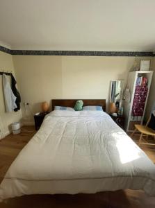 a bedroom with a large bed with a white comforter at Calming 1BD Oasis by River Thames - Rotherhithe in London