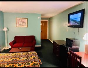 Televiisor ja/või meelelahutuskeskus majutusasutuses Economy Inn of Greenville, Near ECU Health Center