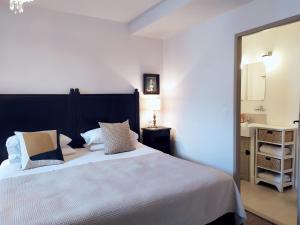 a bedroom with a large bed and a mirror at Maison Nº 20 in Eymet