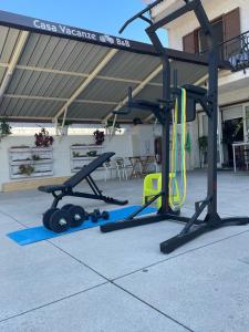 ein Fitnessstudio mit zwei Laufbändern in einem Gebäude in der Unterkunft Dadilò - Casa Vacanza & Bed and breakfast in Contursi