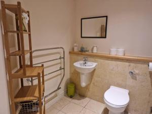 a bathroom with a toilet and a sink at Spacious 1bed Apt in Leeds City Centre in Leeds