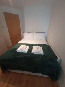 En eller flere senge i et værelse på Spacious 1bed Apt in Leeds City Centre