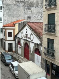 Casa A Guarda في أغواردا: مبنى عليه لافته مكتوب عليها قطار طب