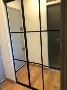 a closet with glass shelves and a mirror at Superbe appartement avec internet et parking gratuit in Avignon