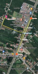 eine Karte einer Stadt mit roten Punkten in der Unterkunft Rumah Comel in Kampung Degong