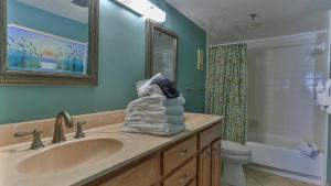 Vannituba majutusasutuses Destin on the Gulf 503 - Updated Gulf Front Property on the fifth floor