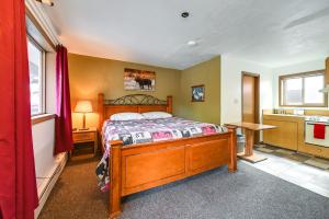Katil atau katil-katil dalam bilik di Mountain-View Cooper Landing Getaway Shared Deck