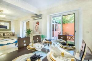 a dining room with a table and chairs at Luxury Duplex - Private Jacuzzi - Center Hivernage in Marrakech