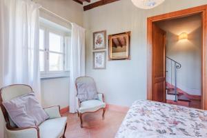A bed or beds in a room at Anna Farmhouse at Wine Resort