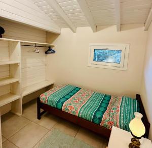 A bed or beds in a room at Casita Silvestre y Casa Rosa