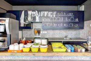 Η κουζίνα ή μικρή κουζίνα στο ibis Budget Caen Memorial +5 φωτογραφίες