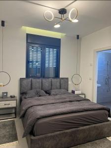 a bedroom with a large bed and a ceiling fan at Apartment in Akko with Sea View in ‘Akko