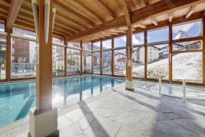 Bassein majutusasutuses Hotel Metropol & Spa Zermatt või selle lähedal