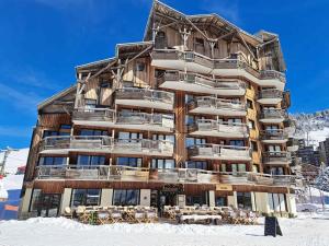 a large wooden building in the snow with snow at Appartement Avoriaz, 2 pièces, 5 personnes - FR-1-314-175 in Morzine
