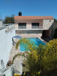 a swimming pool in front of a house at casa de campo Angel in Tehuacán