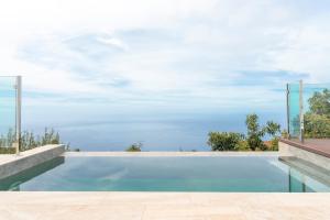 a swimming pool with a view of the ocean at Casa Jade, La Palma in Tijarafe
