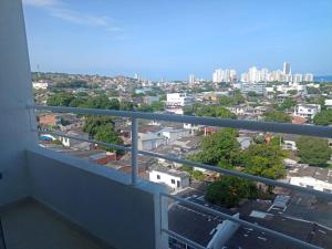 uma varanda com vista para a cidade em apartamento1108 em Cartagena das Índias