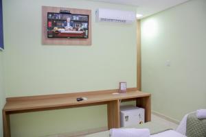 Телевизор и/или развлекательный центр в Domus Hotel Palmeiras - Canaã dos Carajás +17 фотографий