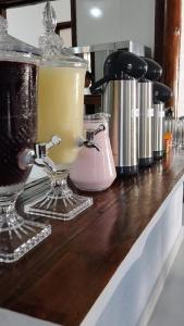 a counter top with a drink in a blender at Pousada Kasarão Praia Grande Ubatuba in Ubatuba