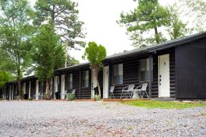 a black house with chairs sitting outside of it at Corduroy Lodge in Pinetop-Lakeside