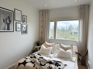 Postel nebo postele na pokoji v ubytování Snow Heaven Suites