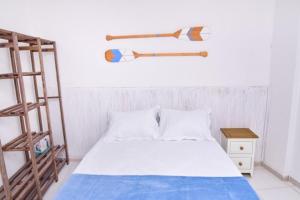 a bedroom with a bed and a ladder and a shelf at Apartamento Econômico na Gilka Machado in Rio de Janeiro