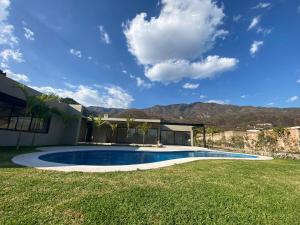 a swimming pool in the yard of a house at Villa acogedora con patio estilo hacienda. in Ajijic