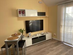 TV a/nebo společenská místnost v ubytování Vv La Joya Del Mar Suites